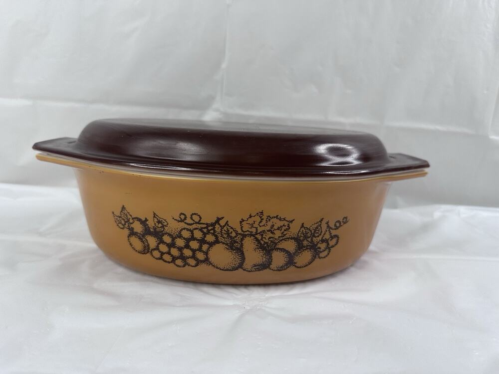 Pyrex Old Orchard 2.5 Quart Casserole Dish 045 w Lid Vint Retro Ovenware USA
